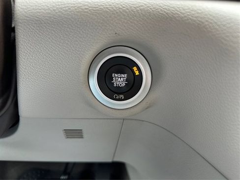 Used 2018 Chrysler Pacifica Touring-L Plus image 39