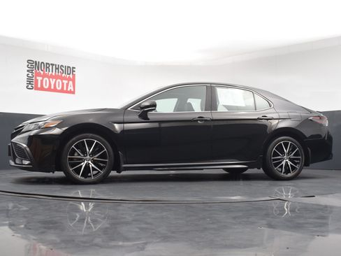 Used 2023 Toyota Camry SE w/ Cold Weather Package FWD image 28