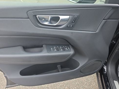 Certified 2022 Volvo XC60 B5 Momentum w/ Climate Package image 19