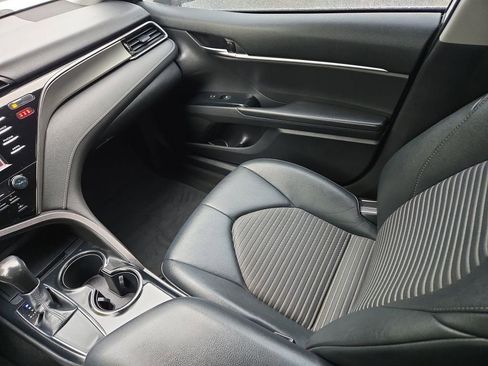 Used 2019 Toyota Camry SE image 17
