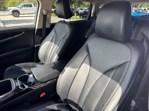 Used 2023 Lincoln Nautilus FWD w/ Premium Package image 10