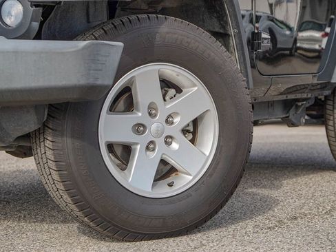 Used 2018 Jeep Wrangler Sport image 2