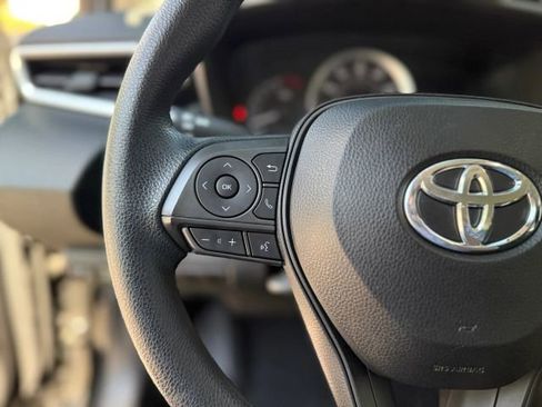 Used 2021 Toyota Corolla LE image 22