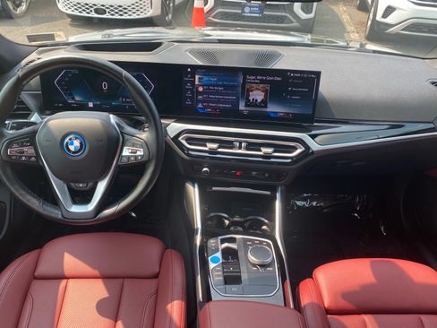 Used 2023 BMW i4 eDrive35 RWD image 10