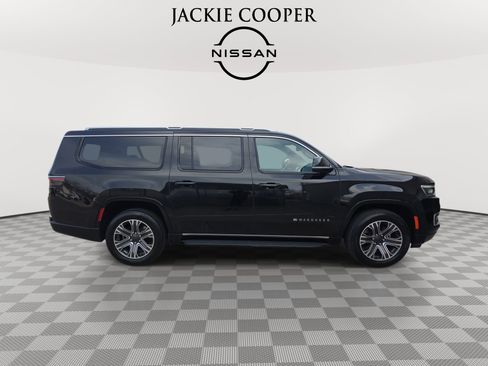 Used 2024 Jeep Wagoneer L Series II RWD image 4