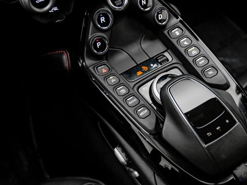 Used 2019 Aston Martin V8 Vantage Coupe image 60