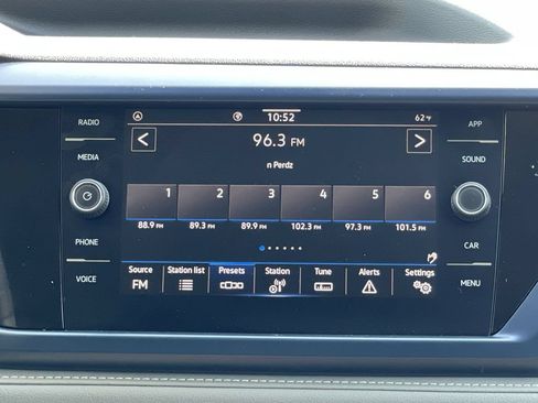 Used 2024 Volkswagen Taos SE FWD image 31