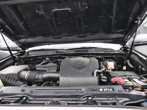 Used 2016 Toyota Tacoma SR5 w/ Towing Package RWD image 23