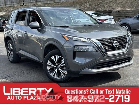 Used 2023 Nissan Rogue SV image 1