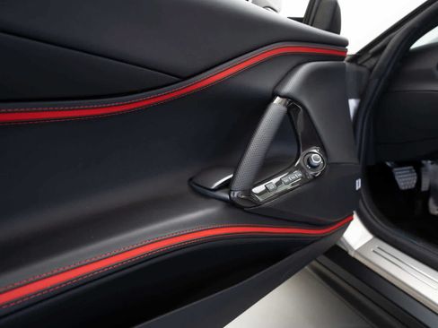 Used 2022 Ferrari 812 GTS RWD image 16