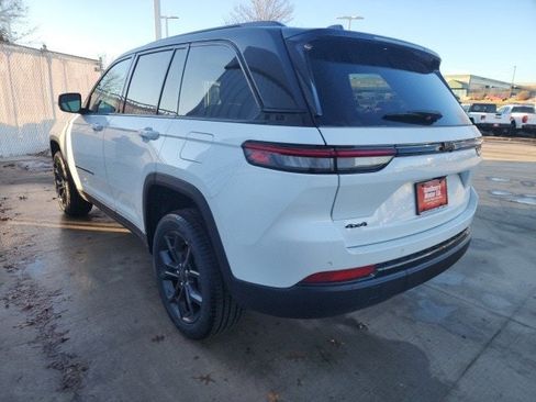 New 2025 Jeep Grand Cherokee Limited image 24