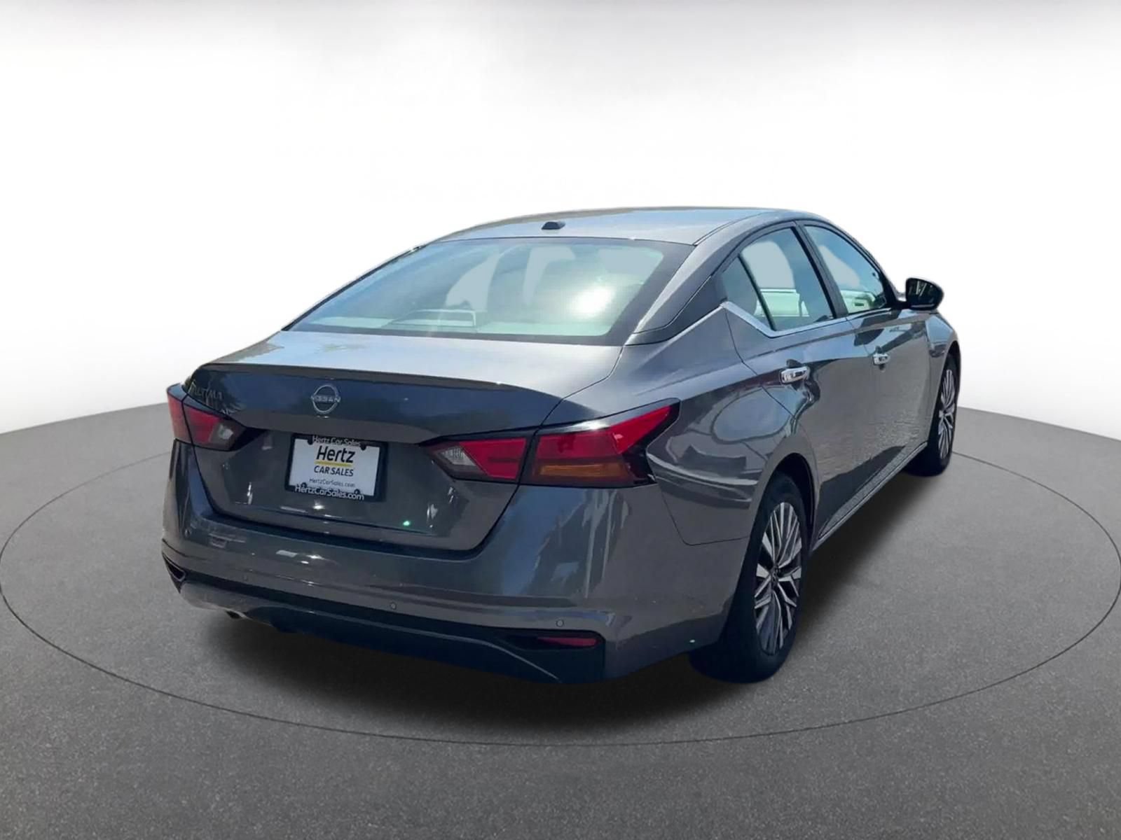 Used 2025 Nissan Altima 2.5 SV FWD image 13