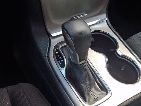 Used 2019 Jeep Grand Cherokee Laredo AWD/4WD image 14