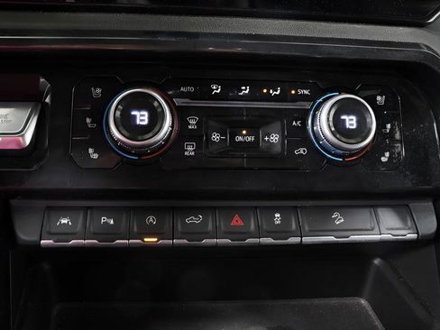 Used 2024 GMC Sierra 1500 AT4 w/ AT4 Preferred Package image 10