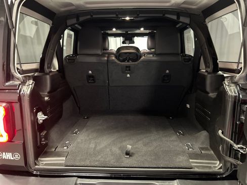 Used 2025 Jeep Wrangler Unlimited Sahara AWD/4WD image 24