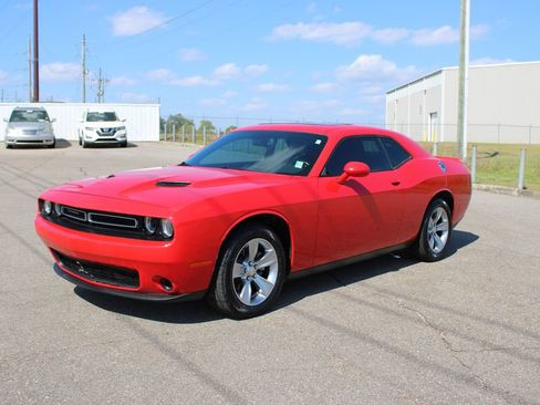 Used 2021 Dodge Challenger SXT RWD image 2