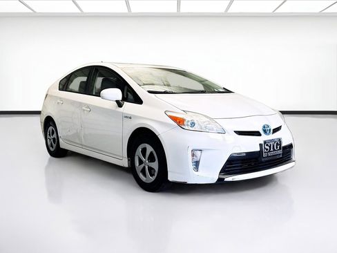 Used 2015 Toyota Prius Two FWD image 3