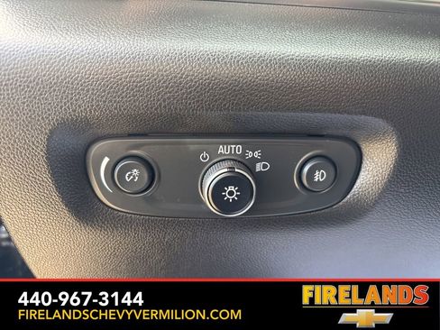 Used 2021 Chevrolet Traverse LT image 15