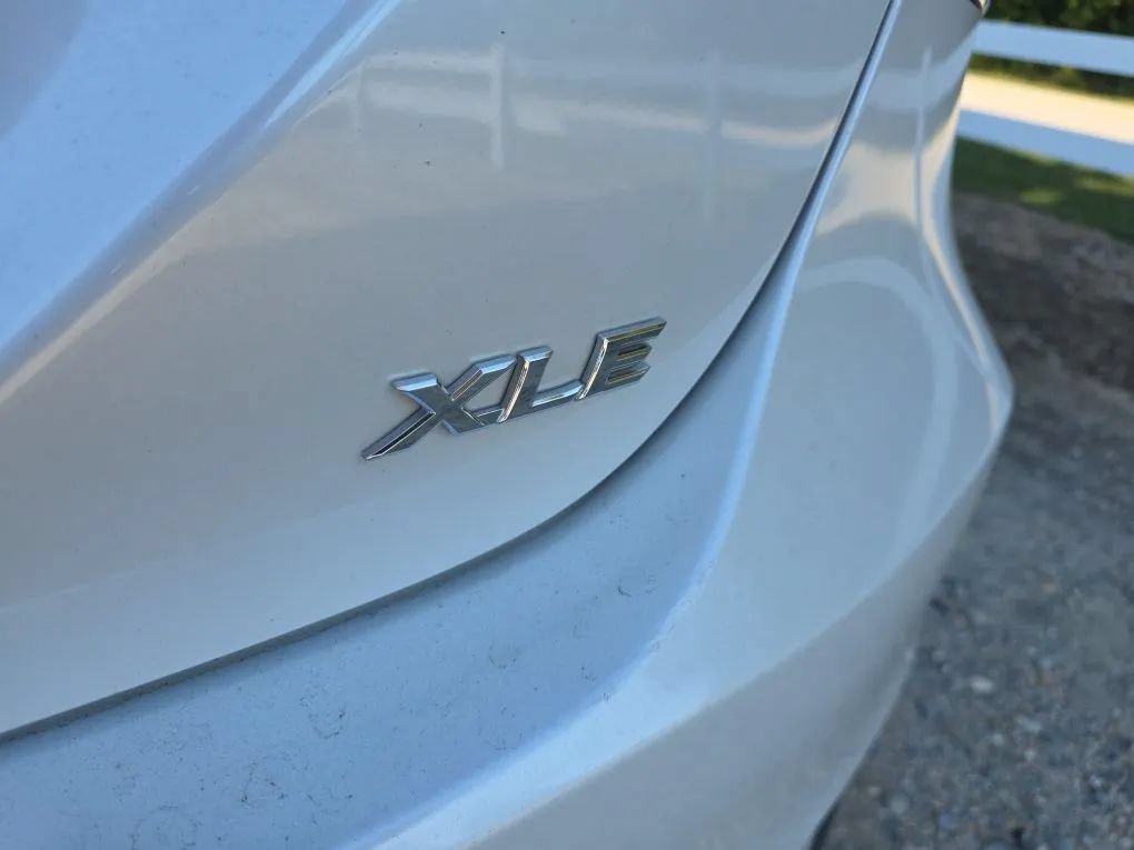 Used 2021 Toyota Camry XLE FWD image 11