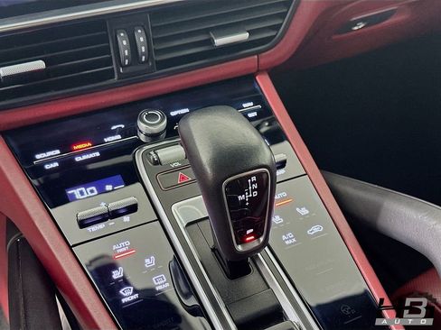 Used 2019 Porsche Cayenne Turbo w/ Premium Plus Package image 13