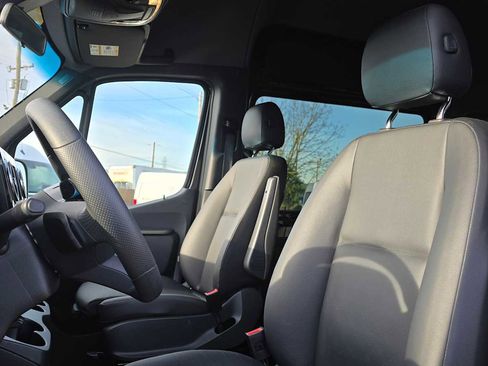 Used 2025 Mercedes-Benz Sprinter 2500 image 24