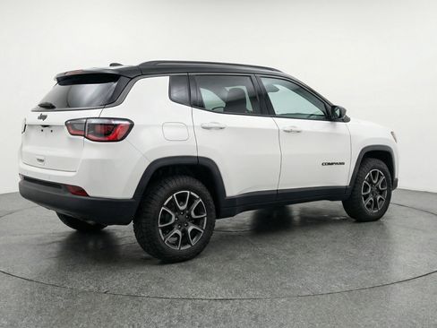 Used 2025 Jeep Compass Trailhawk image 9