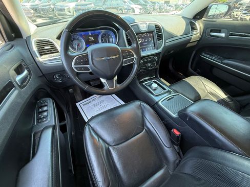 Used 2020 Chrysler 300 Limited RWD image 17