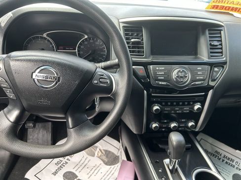 Used 2017 Nissan Pathfinder S image 15