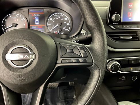 Used 2024 Nissan Altima 2.5 S FWD image 12
