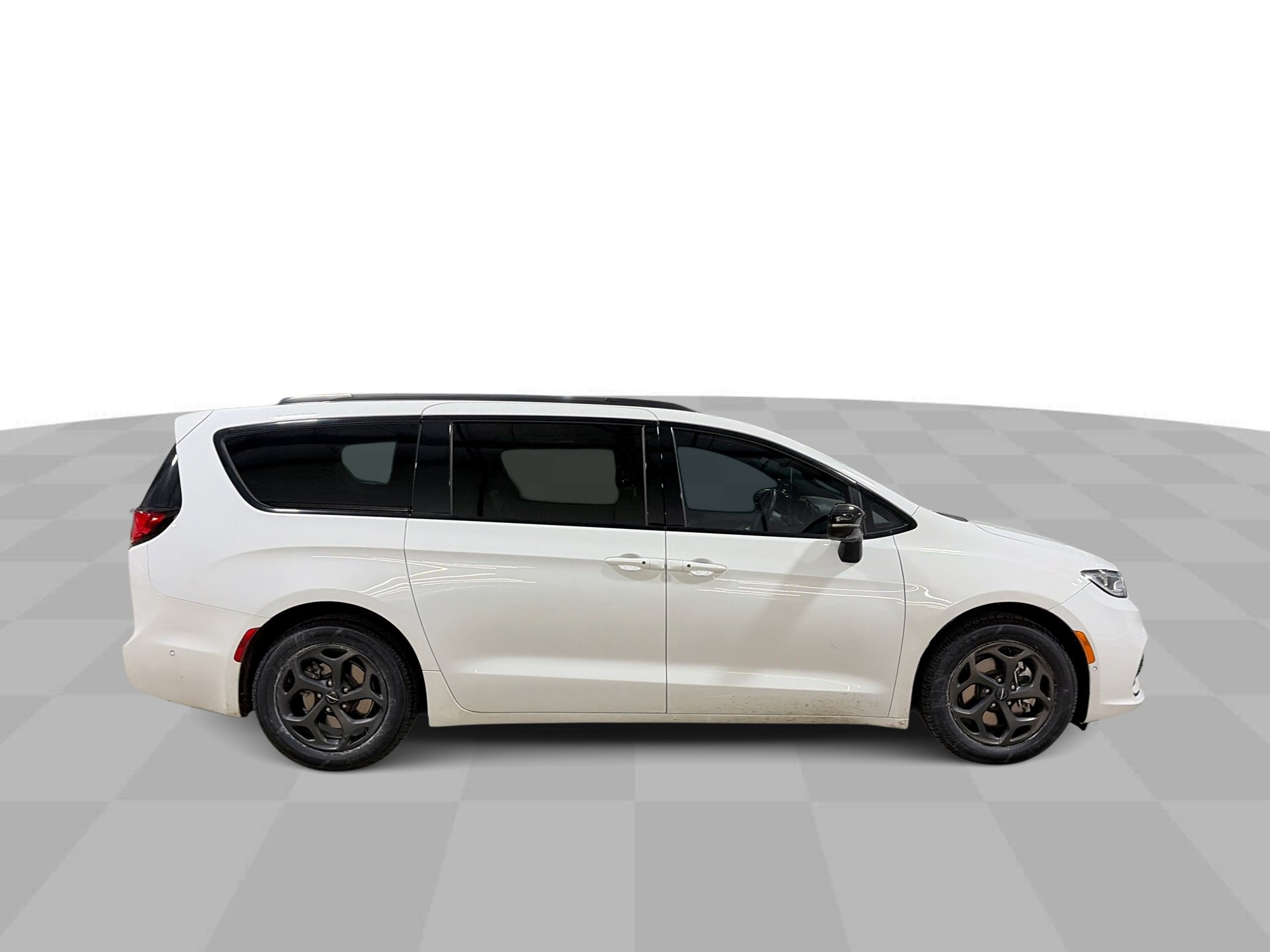 Used 2024 Chrysler Pacifica Premium FWD image 11