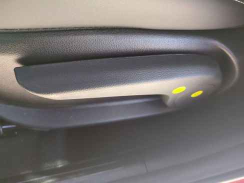 Certified 2025 Hyundai Venue Limited FWD image 22