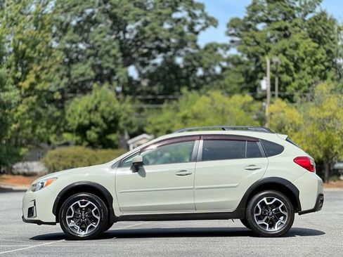 Used 2016 Subaru Crosstrek 2.0i Premium w/ Moonroof Package AWD/4WD image 8