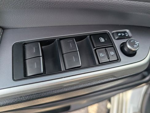 Used 2023 Toyota Sienna XSE image 11