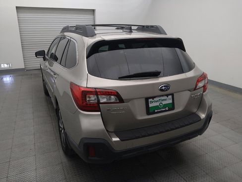 Used 2019 Subaru Outback 3.6R Limited AWD/4WD image 6