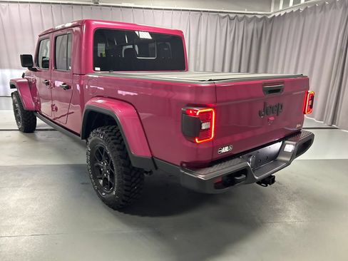 Used 2024 Jeep Gladiator Sport AWD/4WD image 5