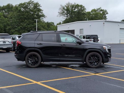 Used 2023 GMC Terrain SLT w/ Elevation Edition FWD image 8