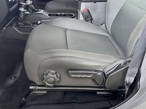 Used 2022 Jeep Gladiator Sport image 19