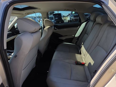 Used 2020 Honda Accord EX image 9