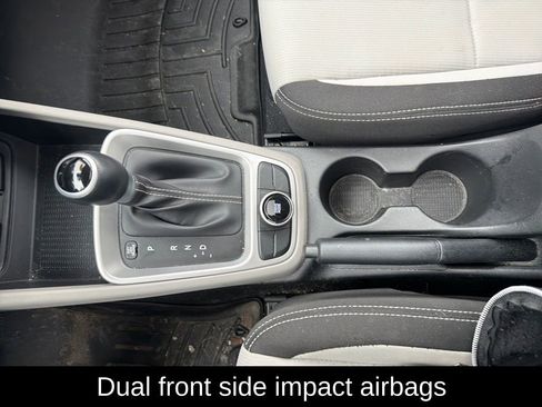 Used 2023 Hyundai Venue SEL image 22