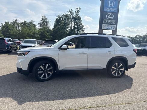Used 2025 Honda Pilot Elite image 9