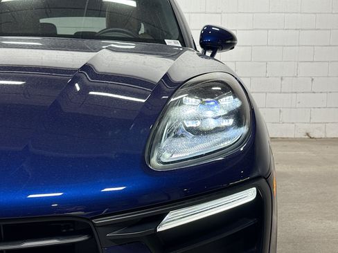 Certified 2026 Porsche Macan AWD/4WD image 10