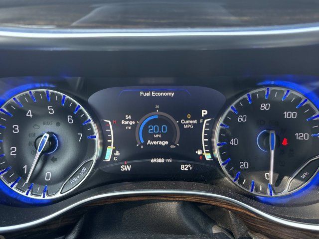 Used 2022 Chrysler Pacifica Limited w/ Uconnect Theater Family Group AWD/4WD image 12