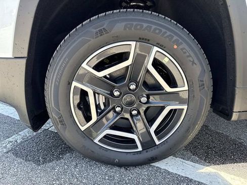 New 2026 Jeep Cherokee Laredo image 34