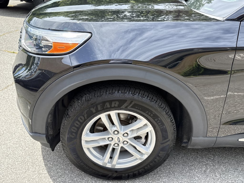 Used 2023 Ford Explorer XLT AWD/4WD image 10