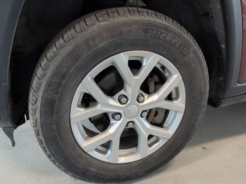 Used 2023 Jeep Grand Cherokee Limited image 9