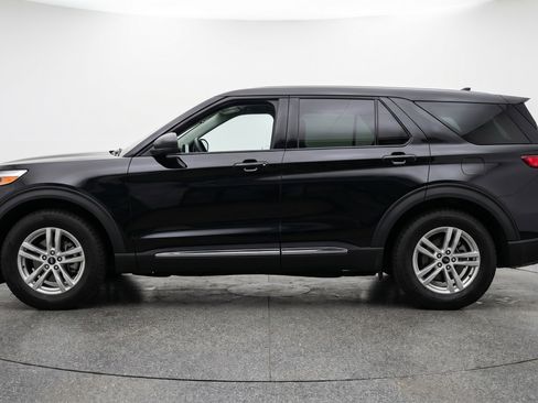 Used 2024 Ford Explorer XLT w/ Equipment Group 202A RWD image 5