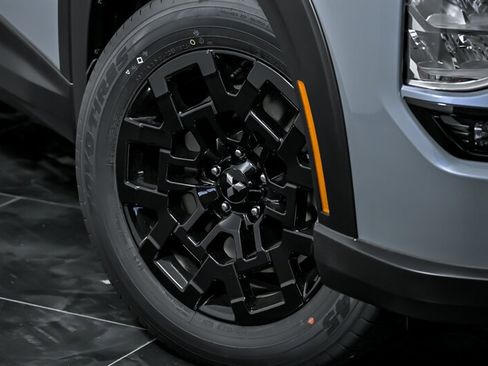 New 2025 Mitsubishi Outlander Trail image 3