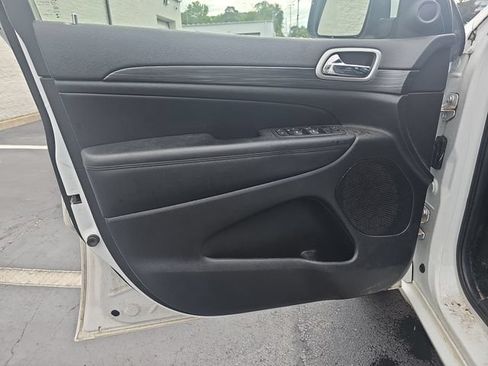 Used 2022 Jeep Grand Cherokee Laredo X AWD/4WD image 11