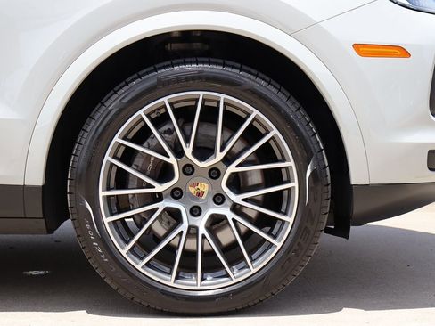 Used 2022 Porsche Cayenne Platinum Edition image 55