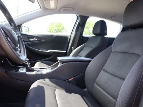 Used 2025 Chevrolet Malibu LS FWD image 16